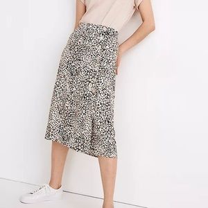 Madewell Side-Button Straight Midi Skirt in Daisy Groove